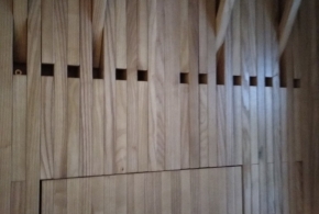 деревянная вешалка